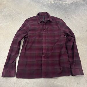 lululemon athletica Men's Button-Down Shirt in Burgundy and Black Stripes